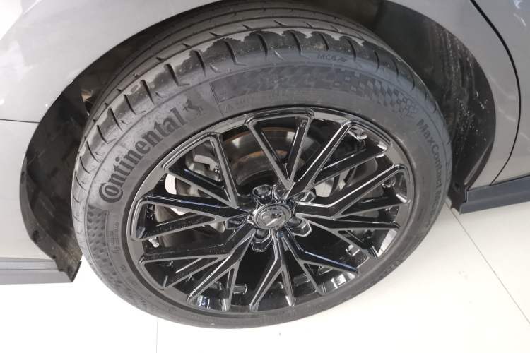 Used CHANGAN UNI-V 2023 1.5T Prestige Model Right Rear Wheel Hub
