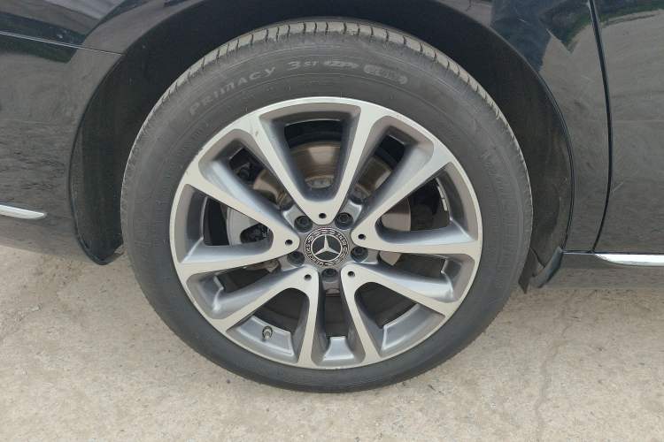 Used Mercedes-Benz E-Class 2019 Facelifted E 300 L Stylish Version Right Rear Wheel Hub