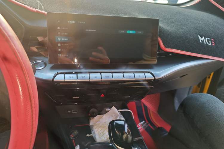 Used MG 5 2021 180 DVVT CVT Youth Luxury Edition
