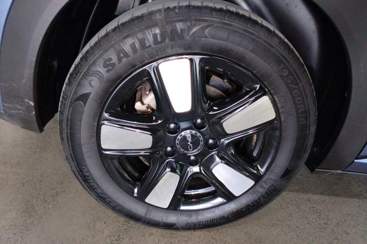 Used BYD Dolphin 2025 Intelligent Driving Version 410 km Fashion Edition Right Rear Wheel Hub