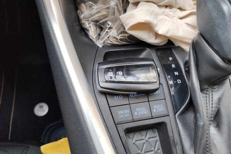 Used Toyota RAV4 2020 2.0L CVT 4x4 Trend Edition Vehicle Key