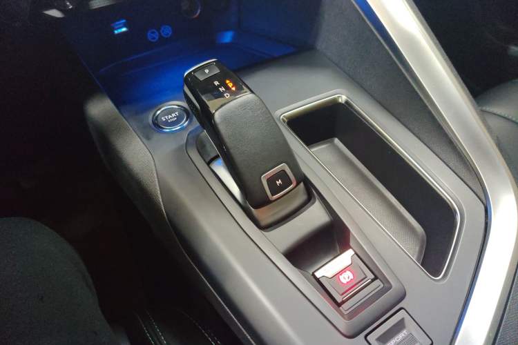 Used Peugeot 5008 2021 360THP 5-Seater Strength Edition Gear Lever