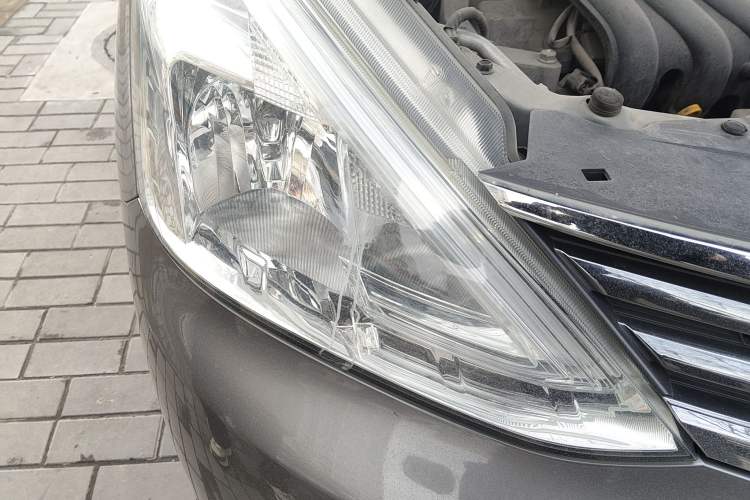 Used Nissan Livina 2013 1.6XE Manual Comfort Edition
