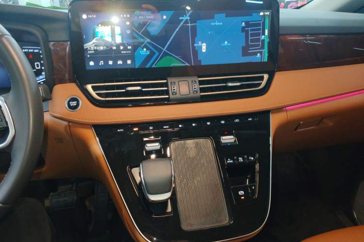 Used Hongqi HQ9 PHEV 2024 2.0T Four-Wheel Drive Luxury Edition Audio And AC Panel