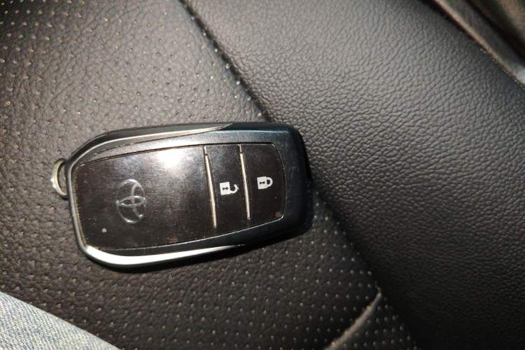 Used Toyota RAV4 2016 2.0L CVT Two-Wheel Drive Fashion Edition China V Standard