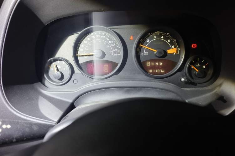 Used Jeep Compass 2015 2.0L two-wheel drive sport version
