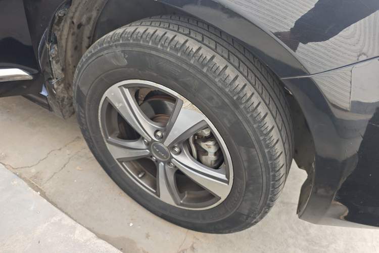 Used Haval H6 2013 Upgraded Model 2.4L Automatic Two-Wheel Drive Elite Version Right Front Wheel Hub