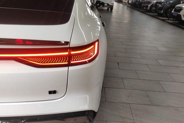 Used Geely Galaxy E8 2024 665 km Range Rear-Drive Starship Long-Range Version Right Rear Taillight