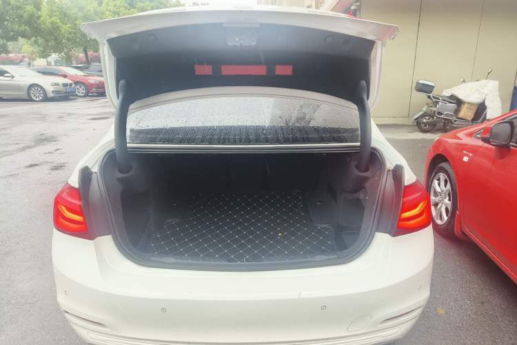 Used BMW 3 Series 2016 320i Fashion Model Trunk