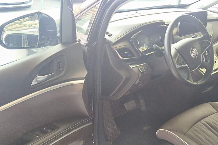 Used Buick GL8 2022 Land Executive Class 652T Prestige Model
