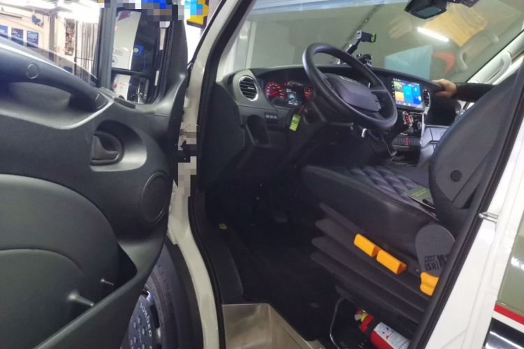 Used Iveco Eurocargo 2021 3.0T Automatic Super-Rui Short Wheelbase Low-Roof Manual-Door F1C Driver Seat