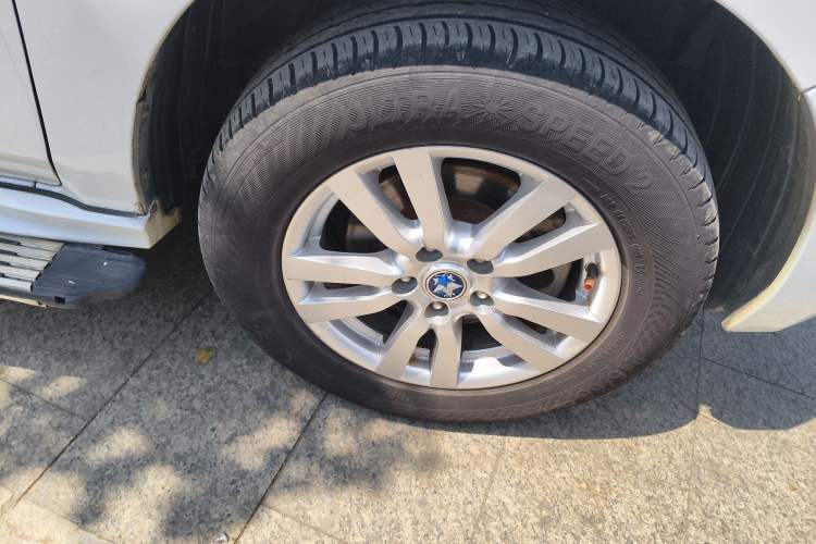 Used Venucia T70 2015 2.0L CVT Smart Edition Right Front Wheel Hub