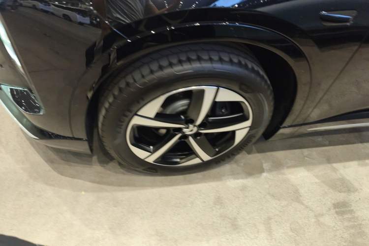 Used Nio ES6 2025 75 kWh Left Front Wheel Hub