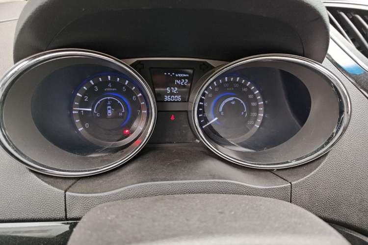 Used JAC Group Refine M2 2013 1.8L Manual Luxury 5-Seater Odometer Close Up