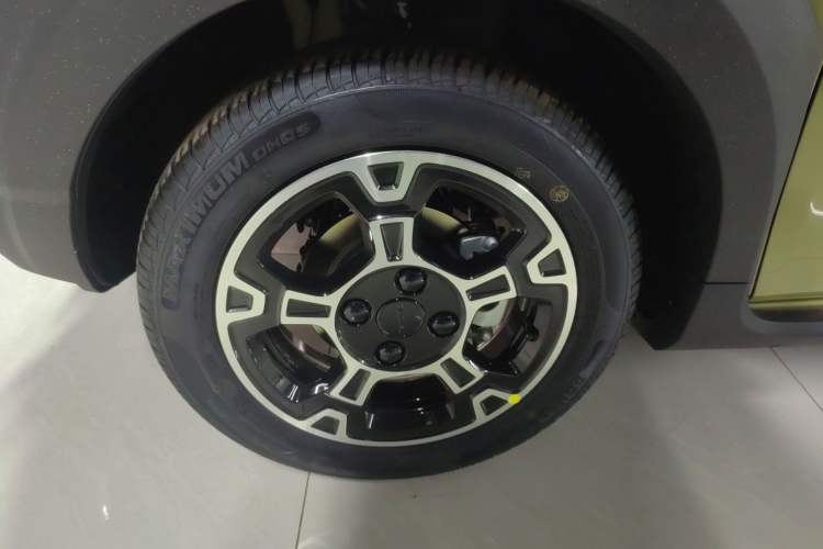 Used Geely Galaxy Panda 2025 210km Panda Rider Left Front Wheel Hub