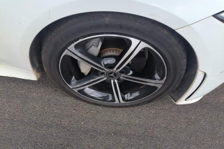 Used Mercedes-Benz CLS 2018 CLS 350 4MATIC Right Front Wheel Hub