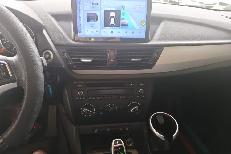 Used BMW X1 2014 sDrive18i Fashion Model Audio And AC Panel