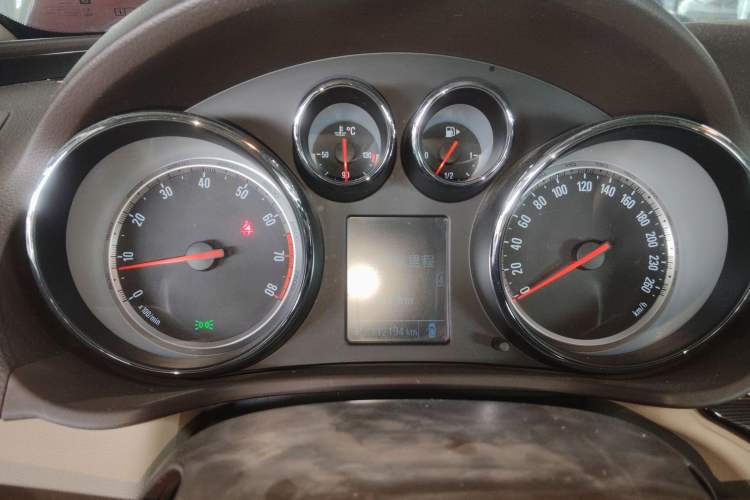 Used Buick Regal 2014 2.0L Leading Fashion Edition Instrument Cluster