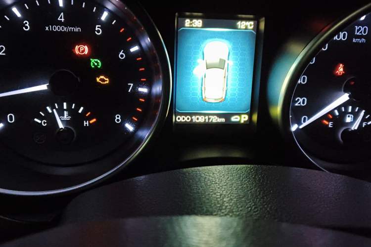 Used Haval H8 2015 2.0T Four-Wheel Drive Comfort Version Odometer Close Up