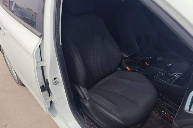 Used Roewe i5 2020 1.5L Manual 4G Connect Luxury Edition