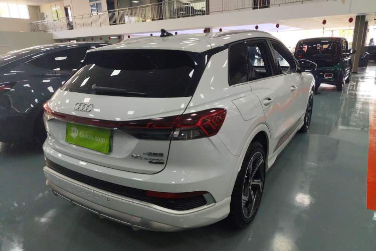 Used Audi Q4 e-tron 2022 50 e-tron quattro Visionary Edition Rear Right 45 Deg