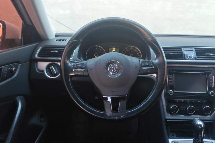 Used Volkswagen Passat 2014 1.8TSI DSG Prestige Navigation Edition