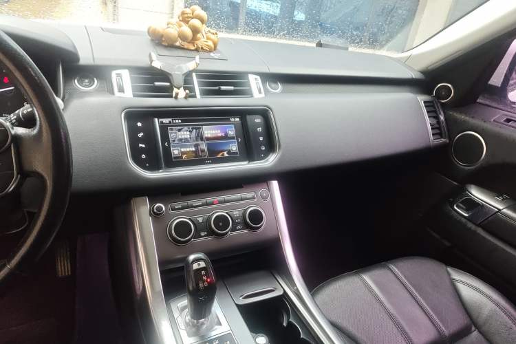 Used Land Rover Range Sport 2016 3.0 SDV6 HSE Audio And AC Panel