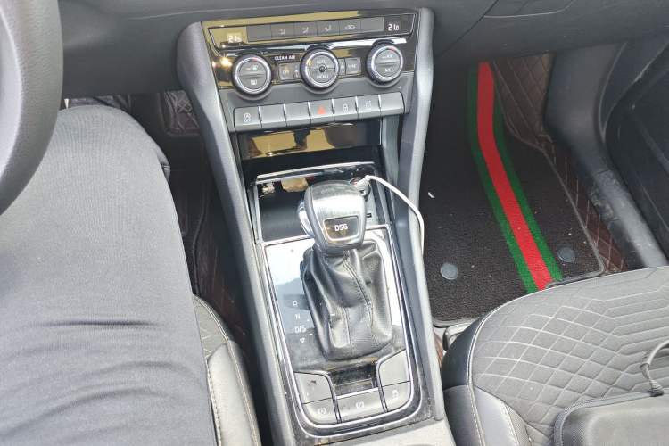 Used Skoda Kodiaq 2018 Facelifted TSI330 5-Seater Two-Wheel-Drive Comfort Edition Gear Lever