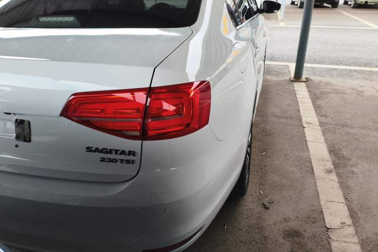 Used Volkswagen Sagitar 2017 230TSI Automatic Comfort Version
