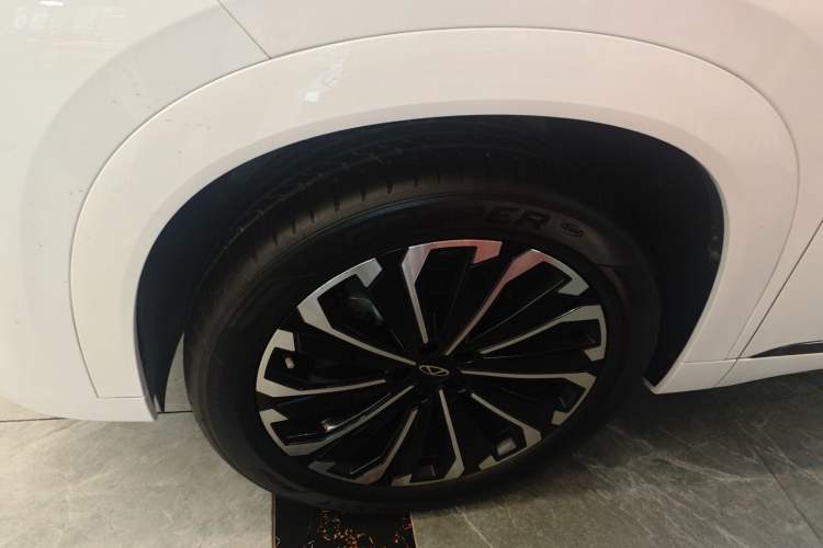 Used Chery Tiggo 9 2023 2.0T Dual-Clutch Two-Wheel Drive Luxury Edition 5 Seats Left Front Wheel Hub