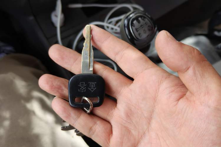 Used Jinbei Hiace 2020 2.0L Express King Series Deluxe Van Standard Roof China VI Emission Standard 1TZS
