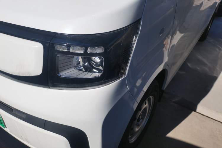 Used Chana Ruixing EM80 2025 Passenger Version Comfort Edition 6-Seater 300 km Dual-Swing Doors