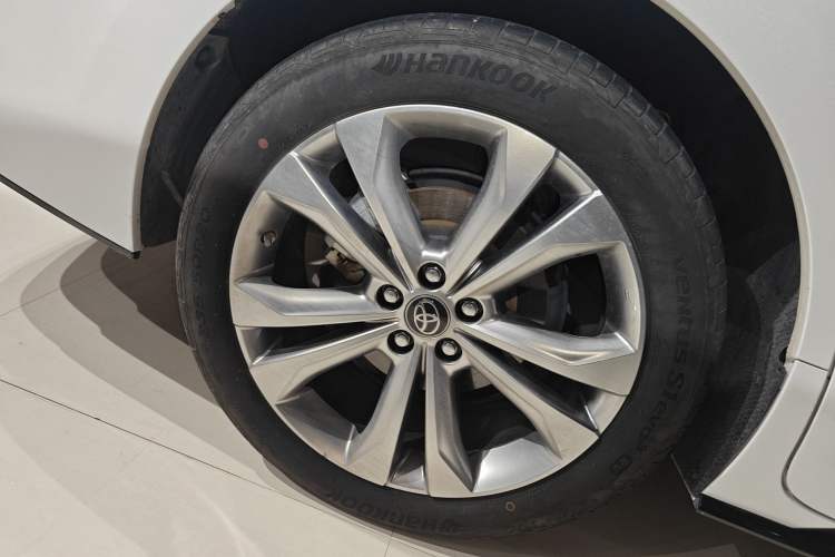 Used Toyota SIENNA 2023 2.5L Hybrid Deluxe Edition Right Rear Wheel Hub
