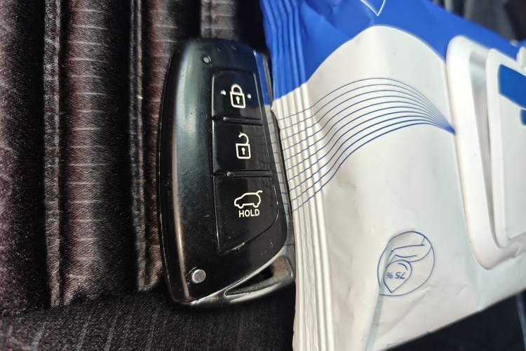 Used Hyundai Santa Fe 2013 2.4L Automatic Two-Wheel Drive Smart Version Vehicle Key