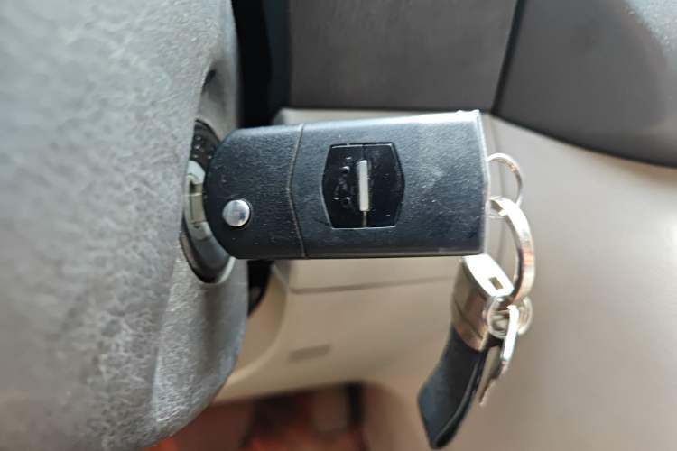 Used Mazda 8 2013 2.5L Deluxe Edition Vehicle Key