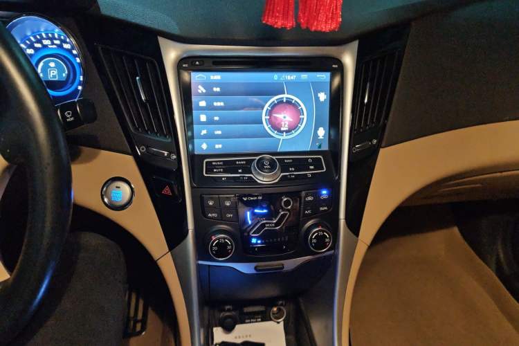 Used Hyundai Sonata 2014 2.0L Automatic Luxury Edition Audio And AC Panel