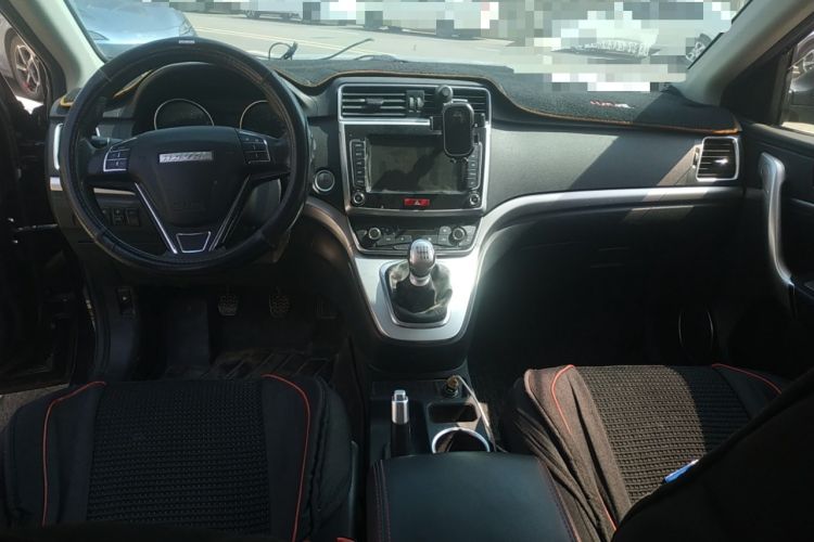 Used Haval M6 2019 1.5T Manual Two-Wheel Drive Urban Version China VI Standard Center Console