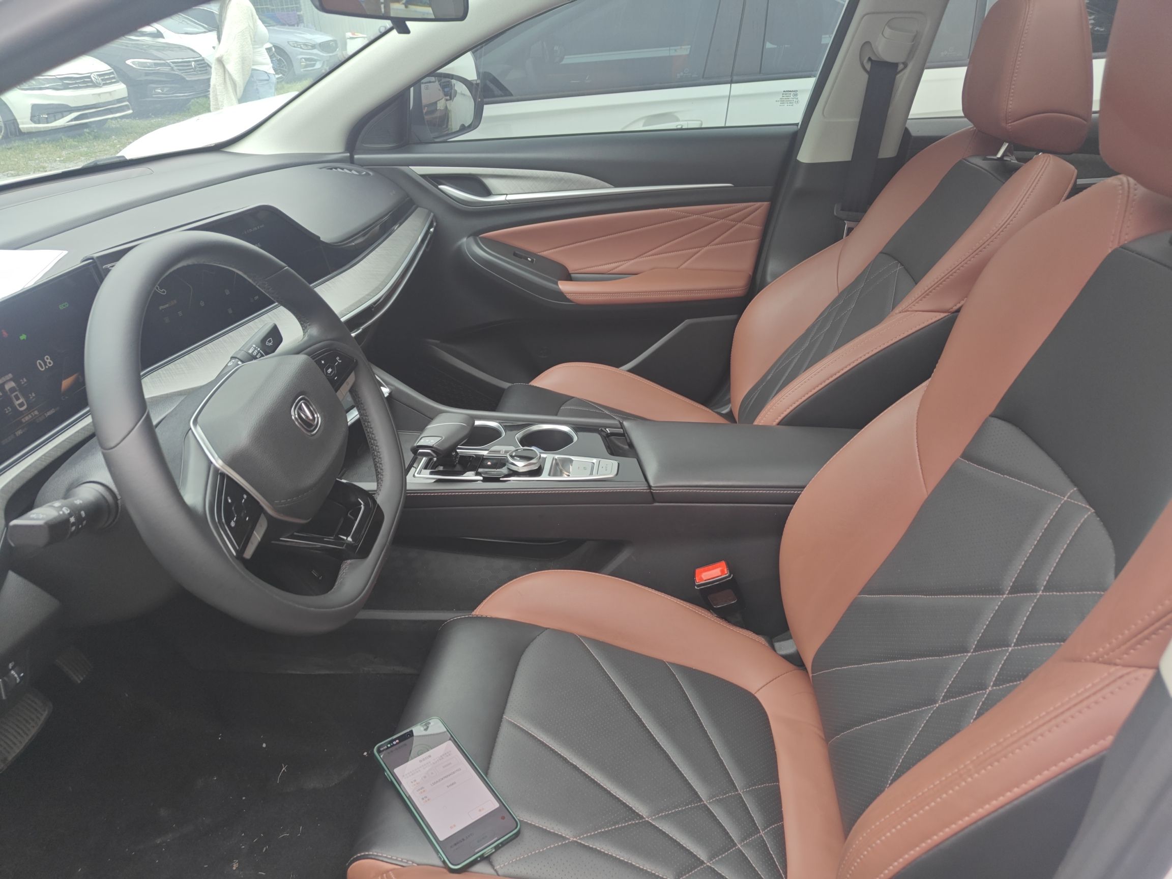 المقاعد الأمامية داخل السيارة