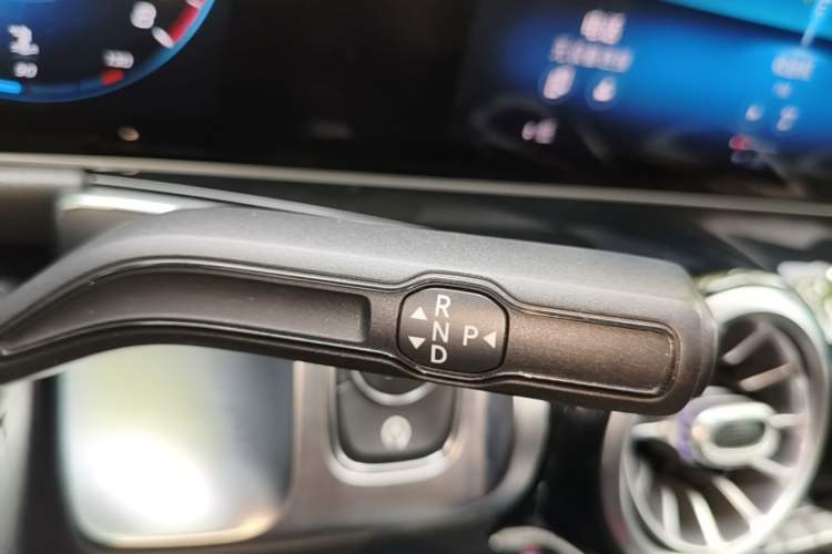 Used Mercedes-Benz GLB 2020 Updated GLB 200 Dynamic Edition Gear Lever