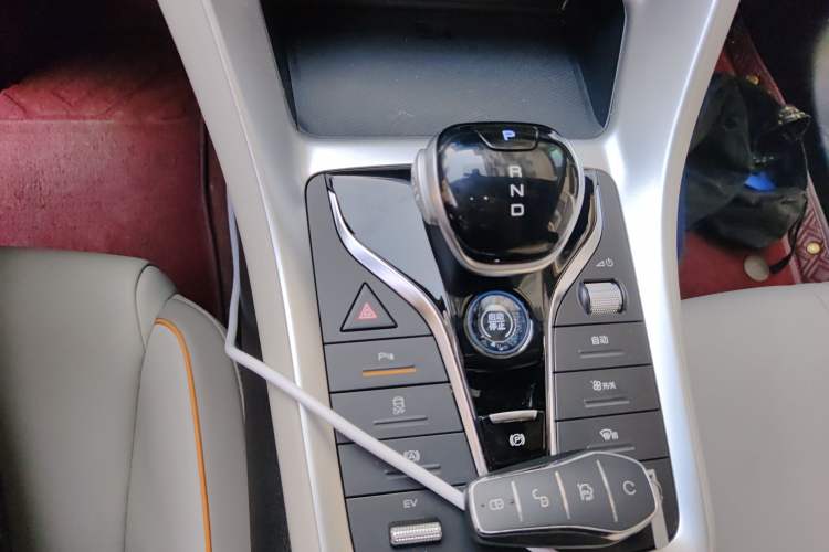 Used BYD Song Pro New Energy 2024 HONOR Edition DM-i 71KM Leading Model Gear Lever