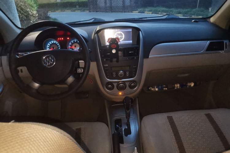 Used Buick Excelle 2013 1.5L Automatic Classic Model
