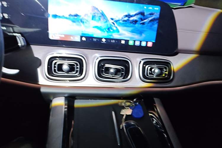 Used Chery Tiggo 9 C-DM 2025 1.5T 106KM Ultra-Comfort Version 7 Seats Lithium Iron Phosphate Audio And AC Panel