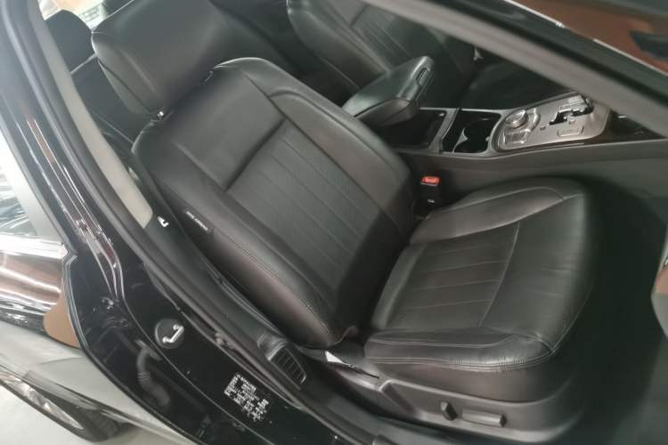 Used Hyundai Genesis 2012 3.3L GDI Prestige Edition
