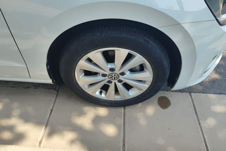 Used Volkswagen Golf Sportsvan 2018 230TSI Automatic Trend Edition Right Front Wheel Hub