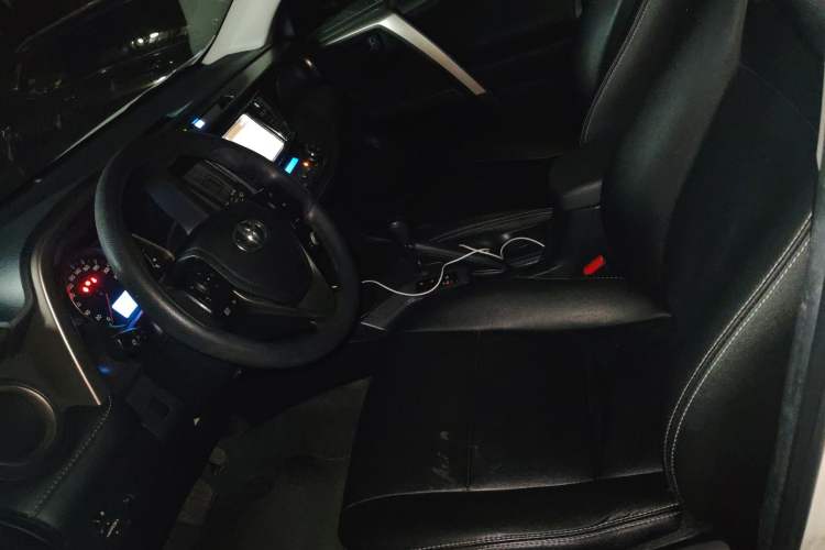 Used Toyota RAV4 2015 2.0L CVT Two-Wheel Drive Fashion Edition