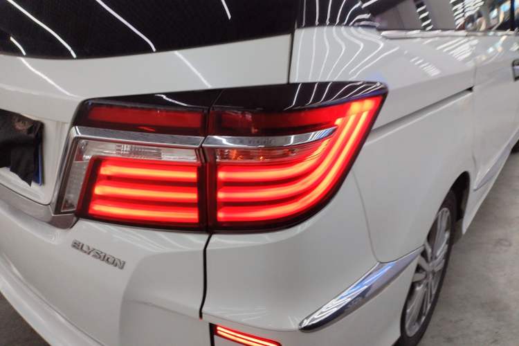 Used Honda Elysion 2016 2.4L Supreme Edition
