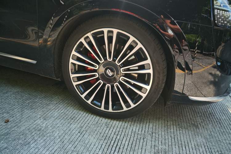 Used Hima AITO M9 2024 Range-Extended Ultra Version 42 kWh 6-Seater Model Right Front Wheel Hub