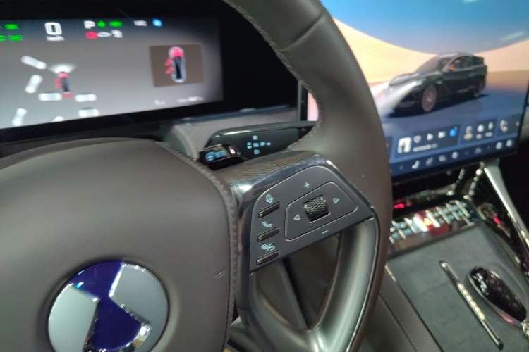 Used Denza Z9 2024 1100 km Four-Wheel Drive Max Version