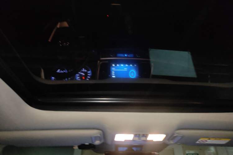 Used Toyota Highlander 2018 2.0T Four-Wheel Drive Prestige Version 7 Seats China V Emission Standard