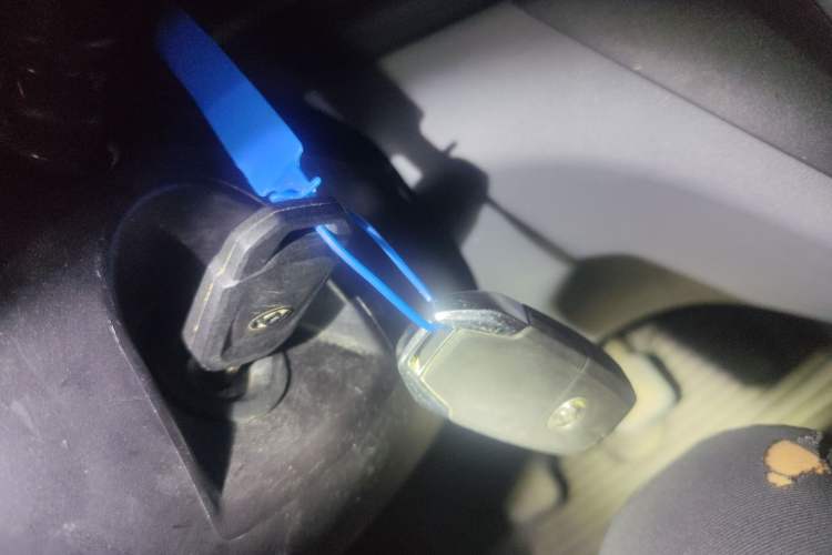 Used SAIC MAXUS Xintu V80 2025 Value Edition Aoyuntong 2.0T Manual Short Wheelbase Ultra-Low Roofline 127 Ps 5/6 Seats
